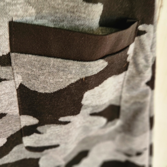 Papillon Sweatshirt Dress sz S NWT Black & Gray Camo - Picture 3 of 12